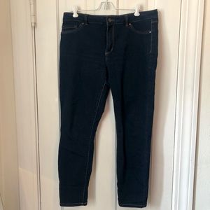 D. Jeans dark wash jeggings / skinny jeans